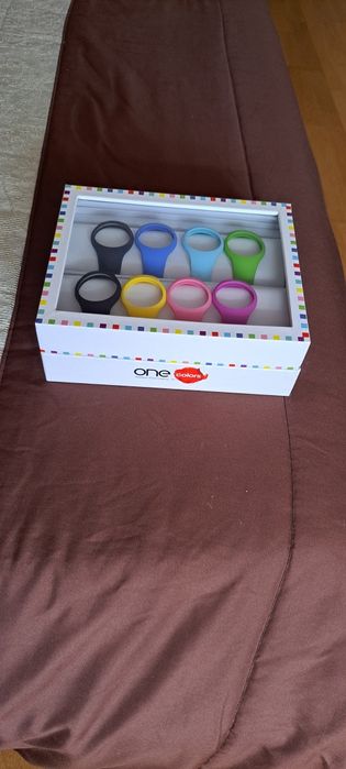 Caixa c/ braceletes relógio one