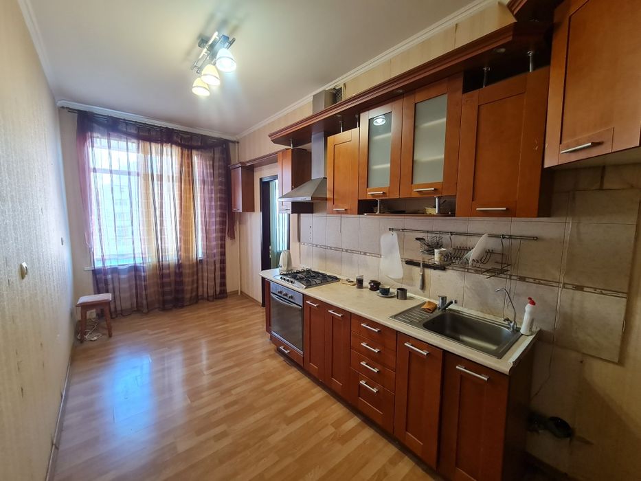 Простора квартира з красивим видом на море