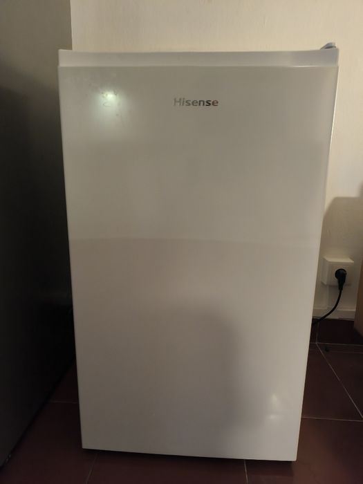 Frigorífico c/ congelador Hisense RR12D4AW noE 94L