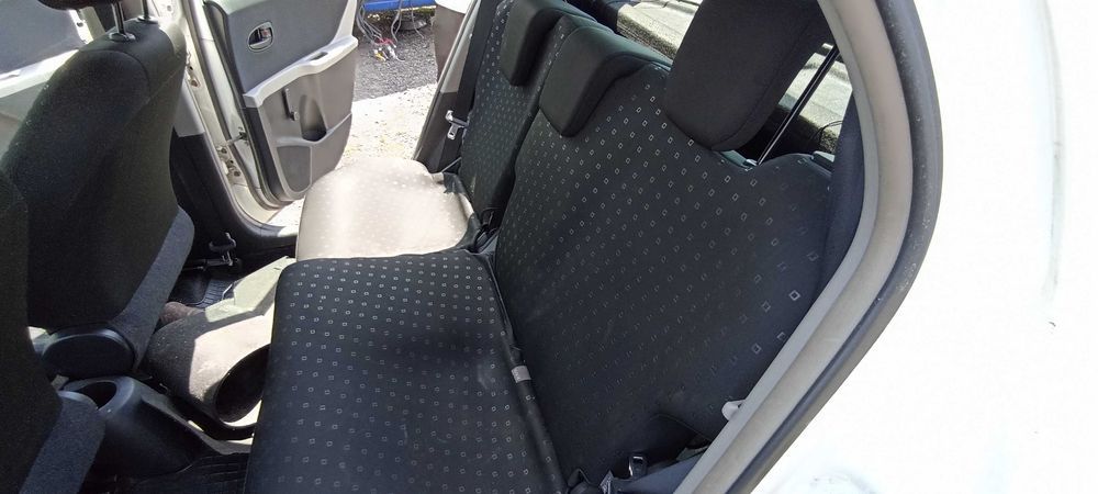 błotnik przód przedni toyota yaris 1.4 d4d lak 068