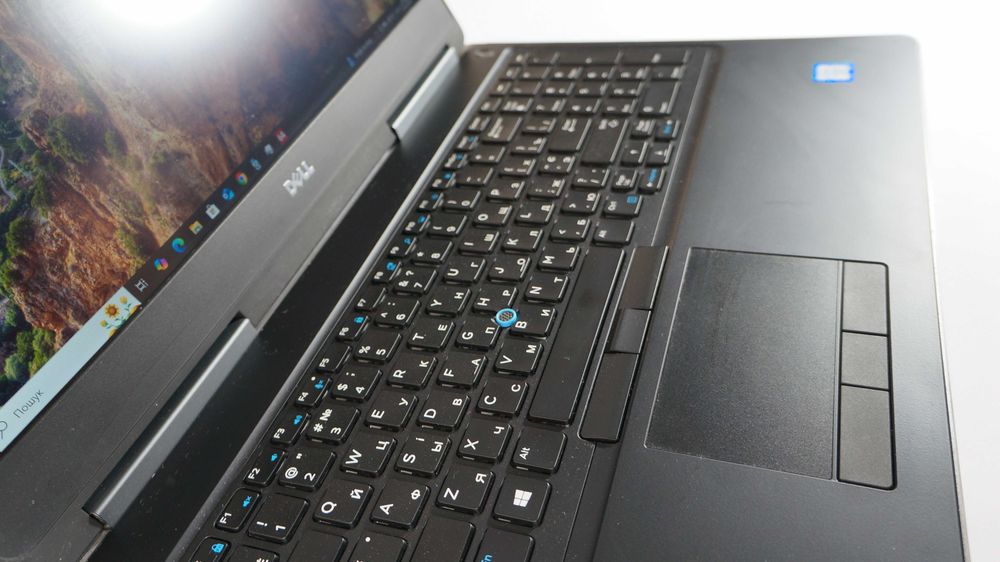 Dell Precision 7520\Core i7-7820HQ\16GB\ 768GB\ M2200\15.6" 4K SHARP
