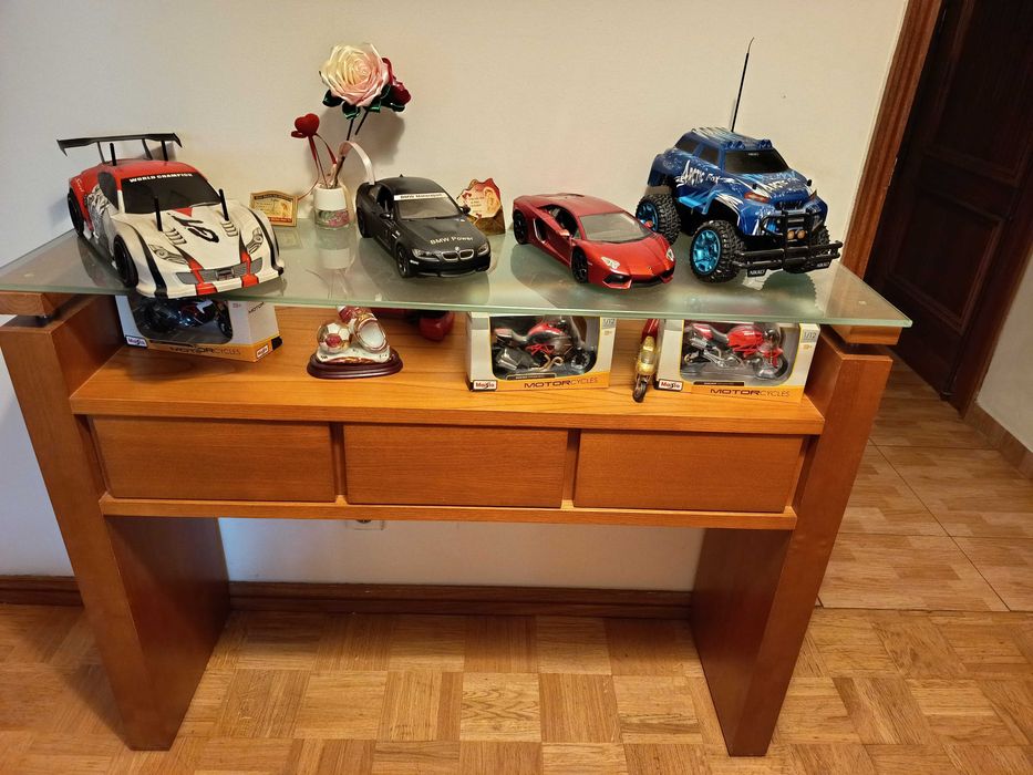 Móvel em madeira (consola)