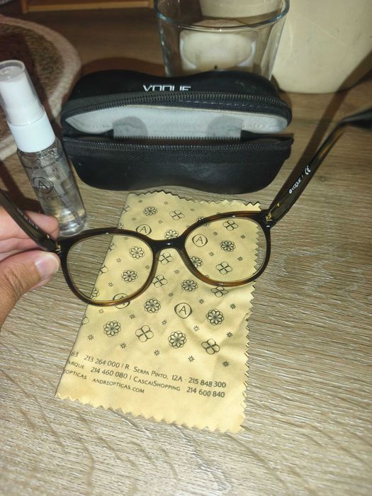Óculos de armação com lentes de ver da Vogue