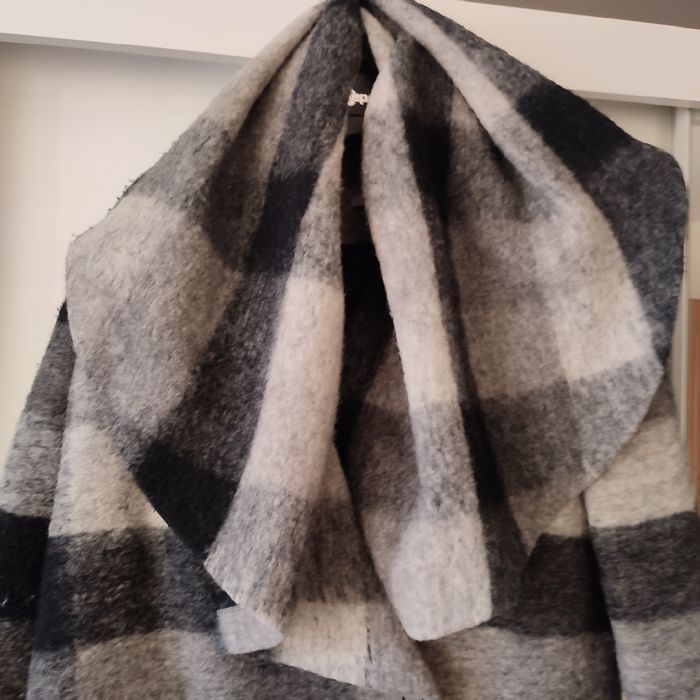 Płaszcz przejściowy 42/44/XXL w kratę czarno szarą