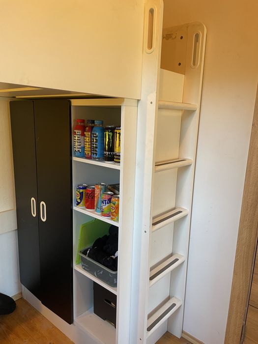 2 camas altas ikea smastad (tenho 1 em preto e outra em cor de rosa)