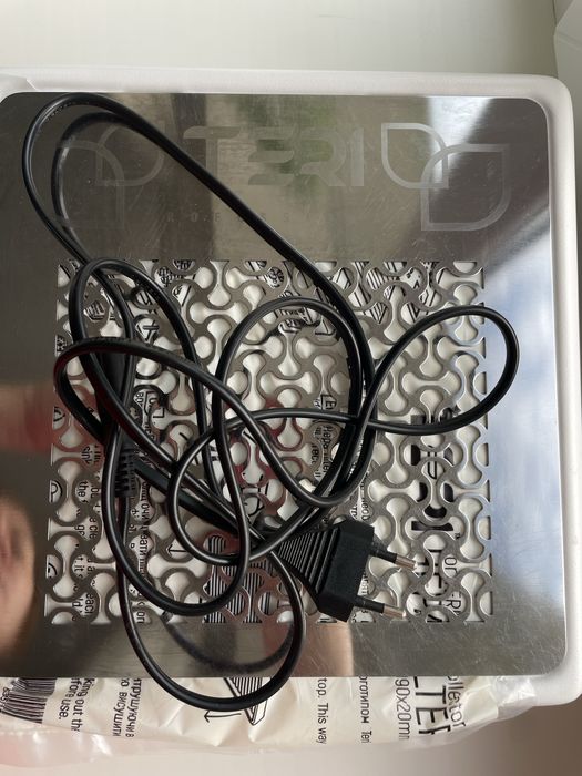 Настільна манікюрна витяжка Teri 800 М біла