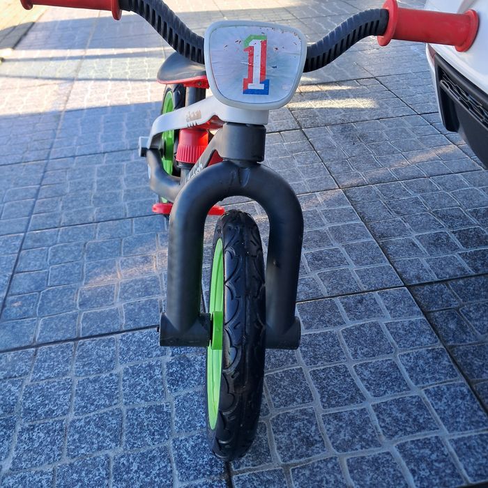 Bicicleta de aprendizagem criança