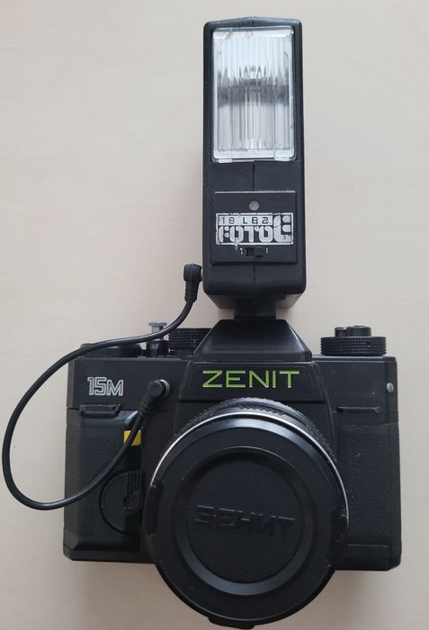 Sprzedam aparat lustrzankę Zenit 15m + etui