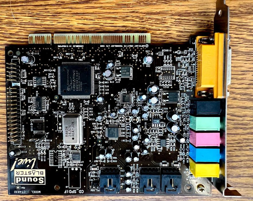 Карта Creative SB Live CT 4830 Прокачай cвій Звук!
