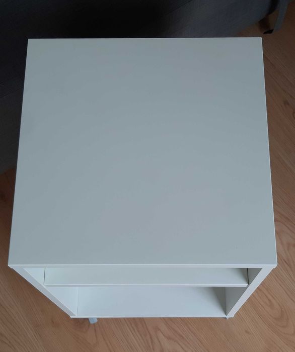 Mesinha/arrumação branca com rodinhas IKEA