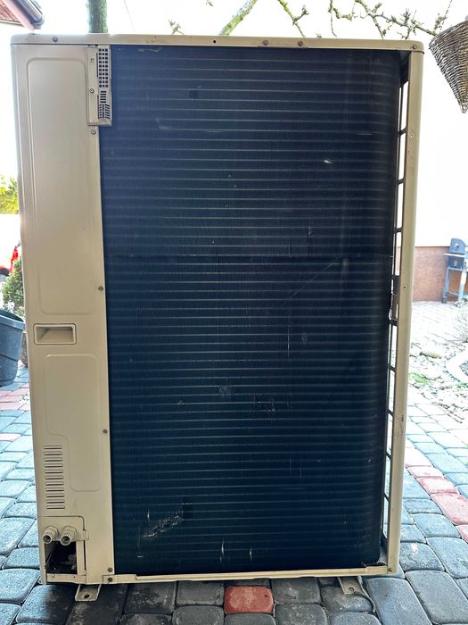 Pompa ciepła Fujitsu 14/16kW – komplet, w pełni sprawna z czynnikiem