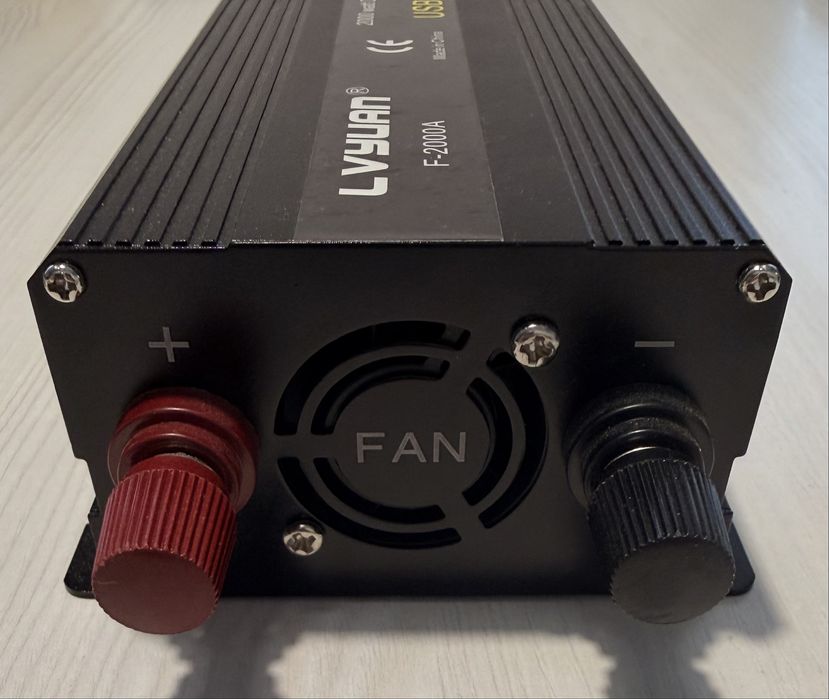 Інвертор з розеткою та USB Lvyuan F-2000A 2000W 12-220V