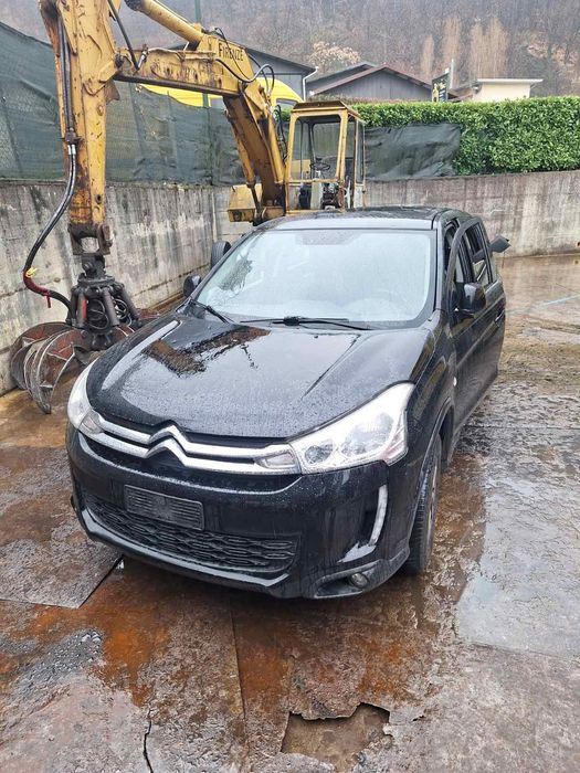 Є запчастини на Citroën C4 aircross 2015