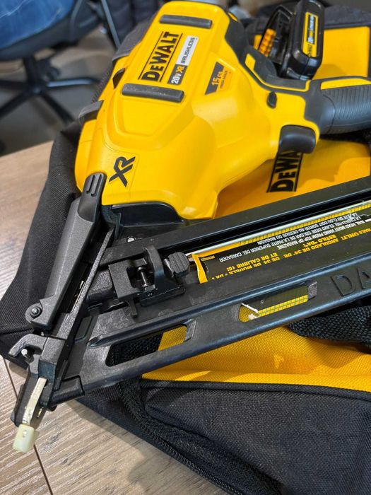 DEWALT DCN650D1 XR 20V Gwoździarka Akumulatorowa 15GA 1x 1.5 Ah