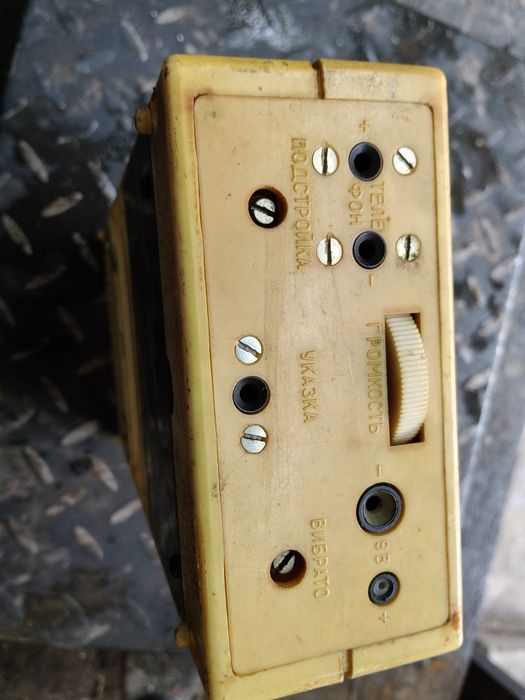 Elektroniczne urządzenie do nauki nut