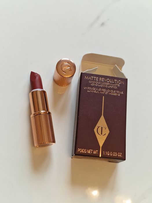 Matowa mini pomadka charlotte tilbury lekko uszkodzona