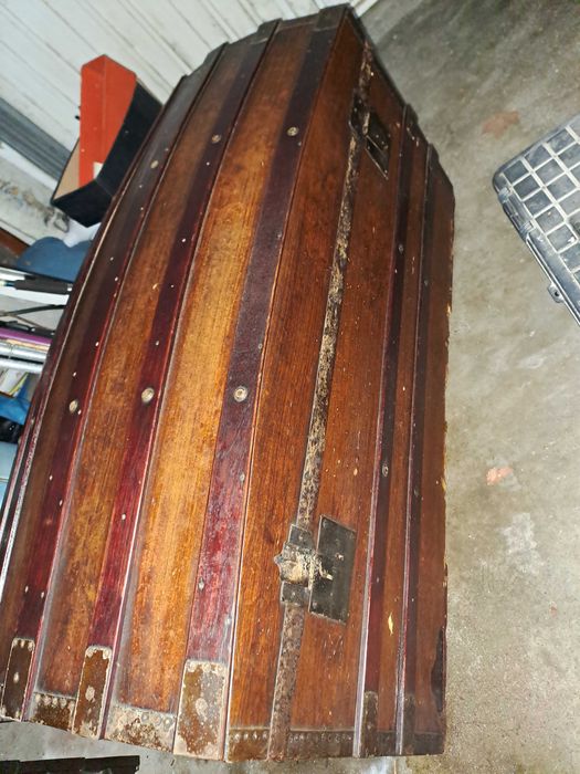 Bau antigo bastante antigo não leva tesouro