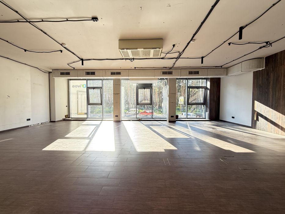 Оренда фасадного приміщення 156.4кв.м з ремонтом. Вул Університетська