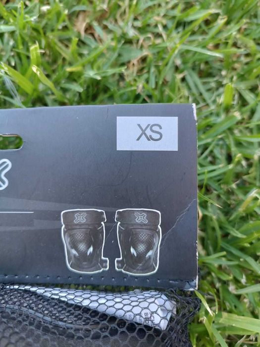 Proteções (joalheiras; caneleiras; etc)