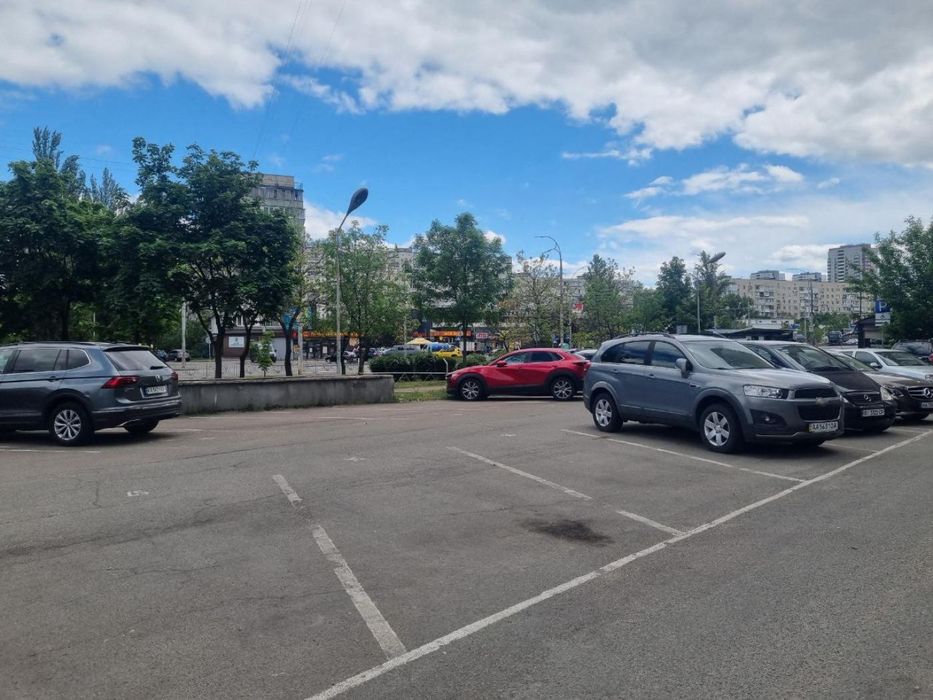 Оренда / Паркування / вул. Левка Лук’яненка, Мінський масив, Київ