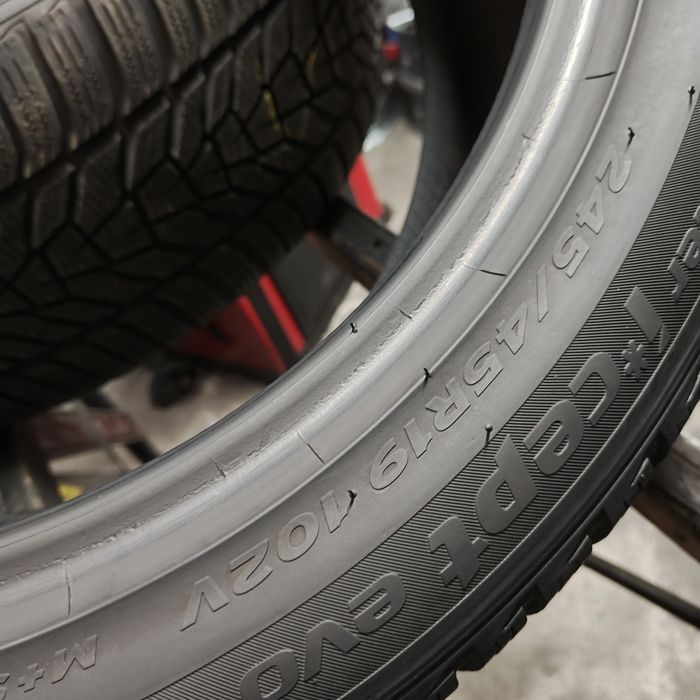 245/45/19 XL Sprzedam parę opon zimowych Hankook