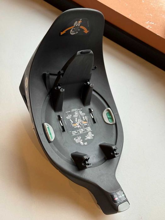 Дитяче автокрісло з базою Cybex Platinum  Sirona Ti, колір червоний