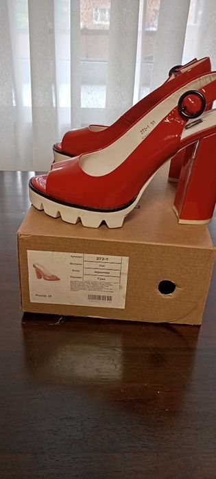 Босоніжки L.Carvari 39