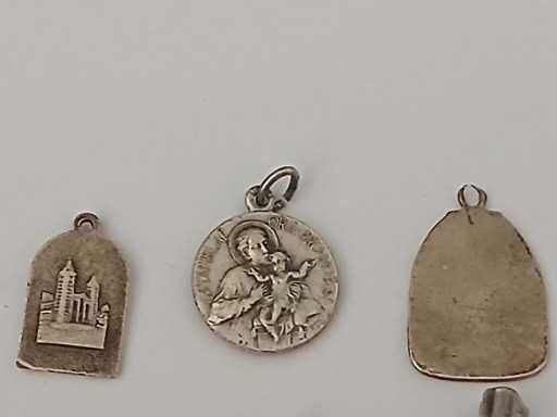 Zestaw 9 starych medalików