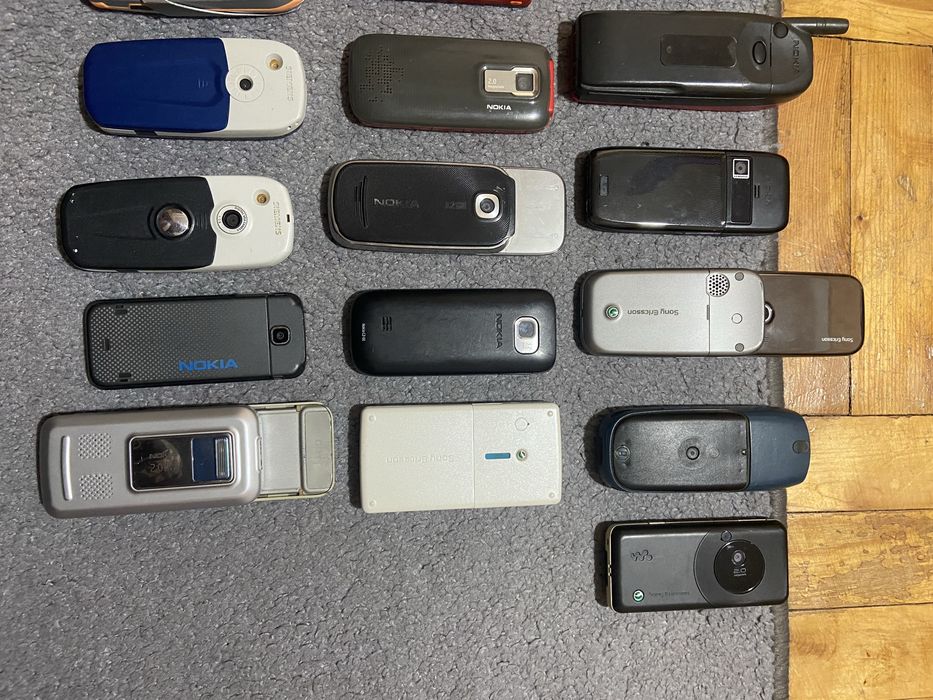 Лот мобильних телефонів