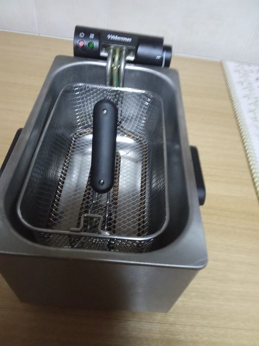 Fritadeira elétrica Tristar- Nova