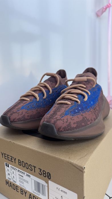 Кросівки Yeezy boost 380