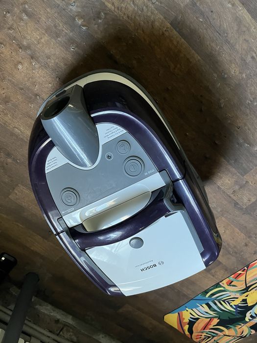 Продам потужний миючий пилосос Bosch Serie 4 AquaWash&Clean BWD41740