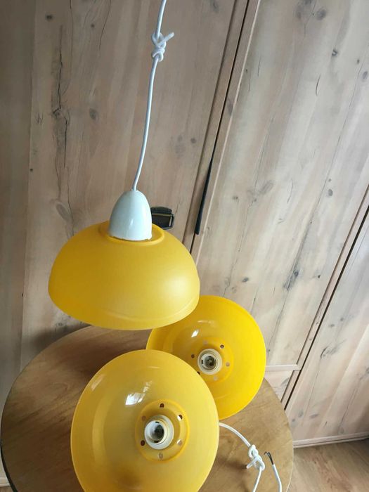 3 plastikowe lampy wiszące