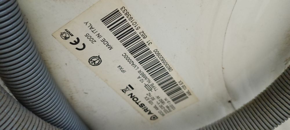 Продам машинку Ariston