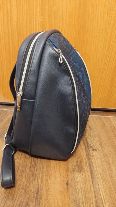 Duży pojemny damski plecak hand made elegancki w granatowe kwiaty goth