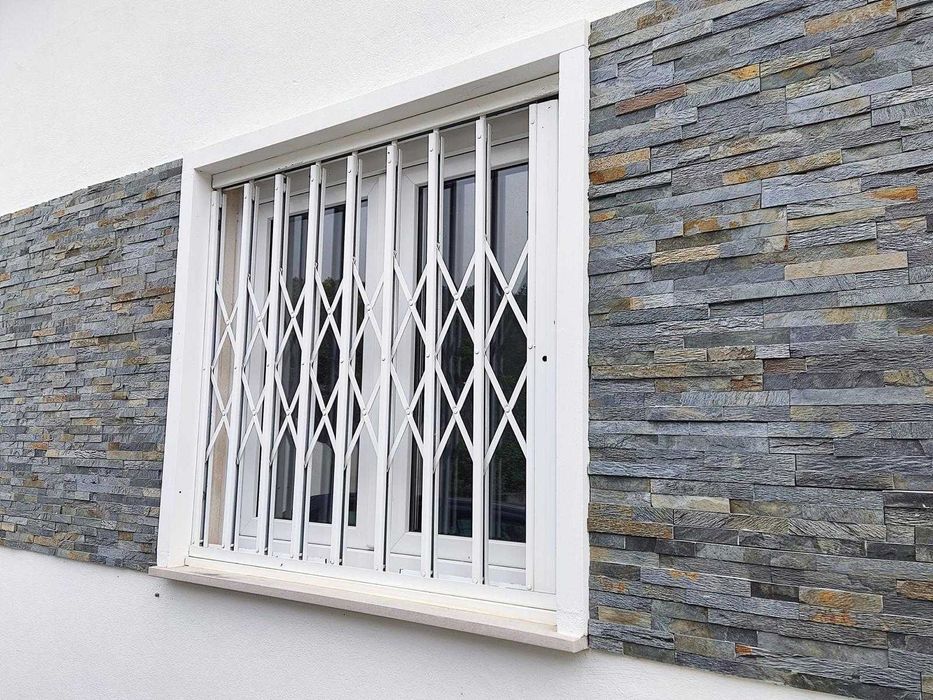 Duas unidades GRADE de segurança para janela tipo largarta (abre e fecha)