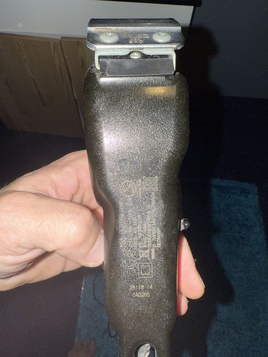 Maquina de cortar o cabelo com fio, boa qualidade e a funcionar