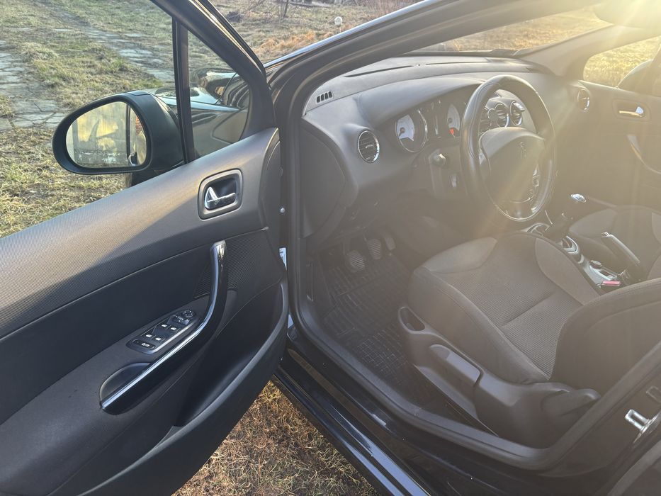 Peugeot 308  1,6 benzyna