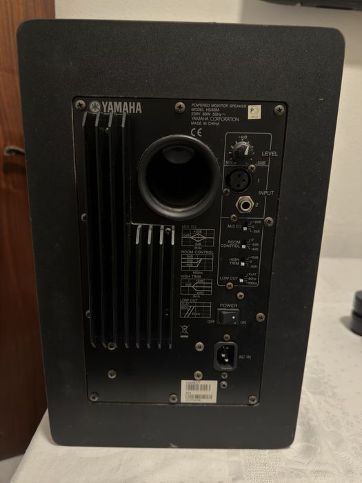 Monitores de estúdio Yamaha HS80M