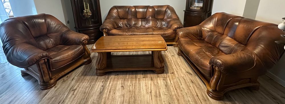 Klasyczny wypoczynek skórzany + stolik | lite drewno