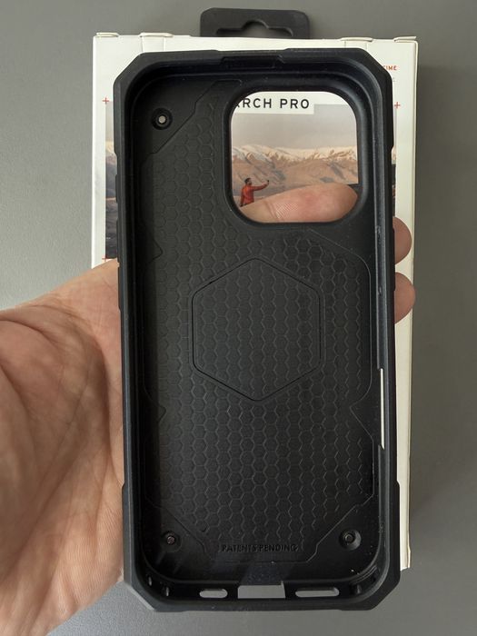 Оригінальний чохол UAG Monarch Pro для iPhone 16Pro