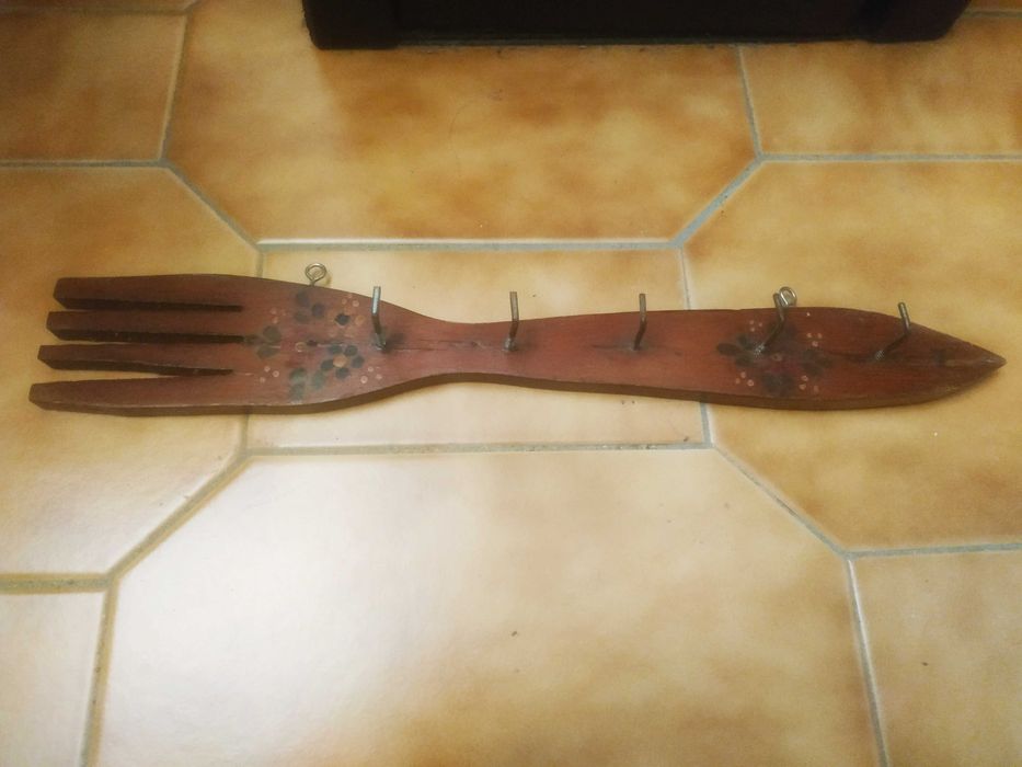 Vários acessórios e peças decorativas rústicas de cozinha e refeição