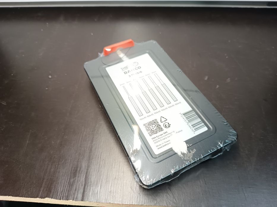 Jogo de punções, saca troços, cavilhas.