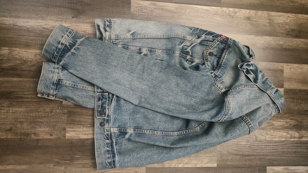 świetna jeansowa katana Levi's