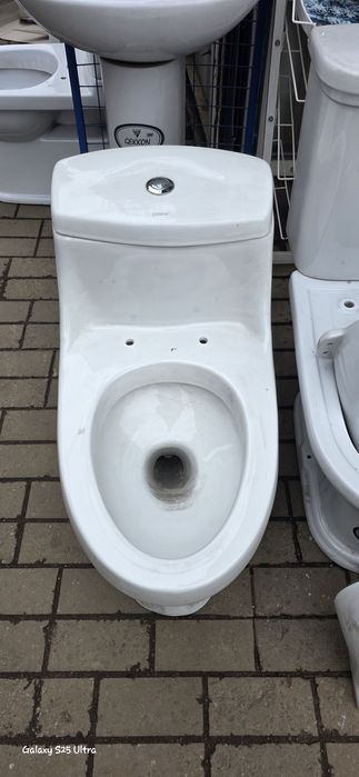 Унітаз компакт зі сколом