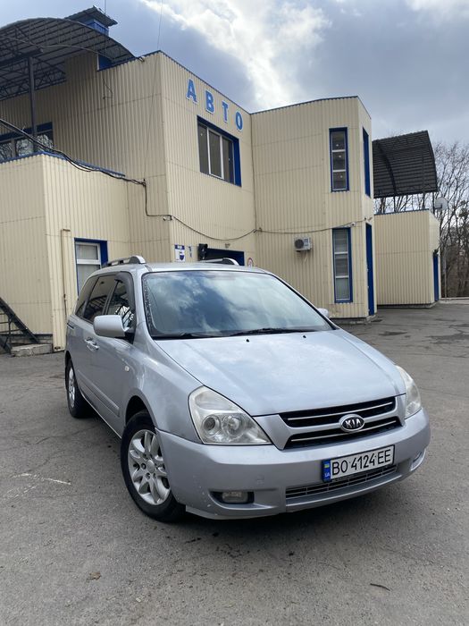 Продам Kia Carnival