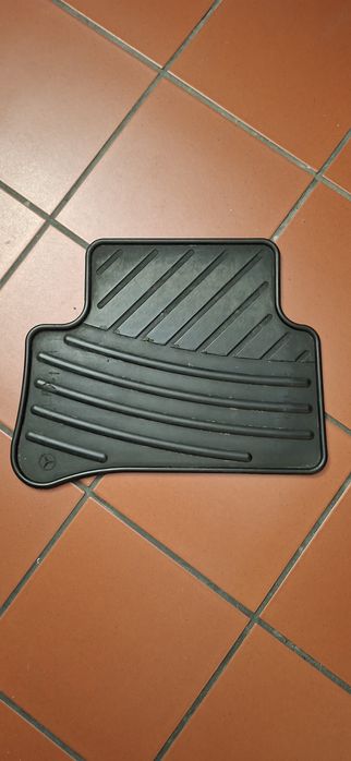 Tapetes traseiros para mercedes A180 .