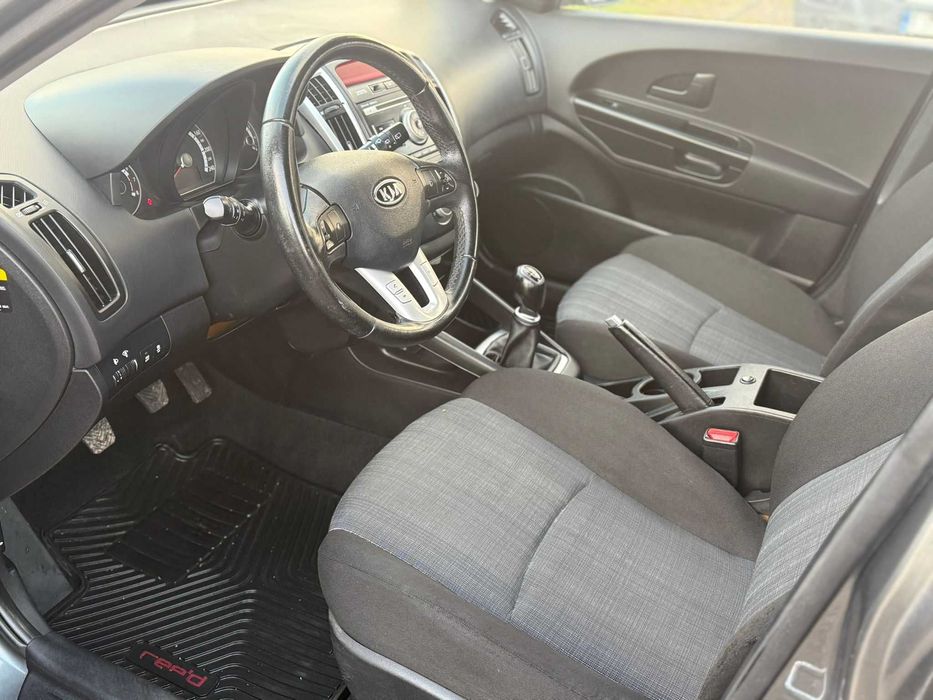 Kia ceed polift nowszy model 1.4benzyna z niemiec opłacona