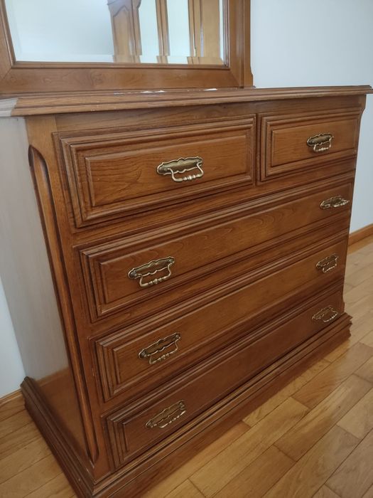 Mobília de Quarto em Madeira Maciça – Completa – Cama, Roupeiro, Cómoda e Mesas de Cabeceira