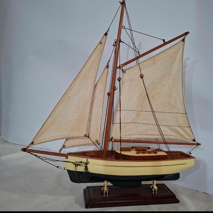 Veleiro replica fiel dos anos 30